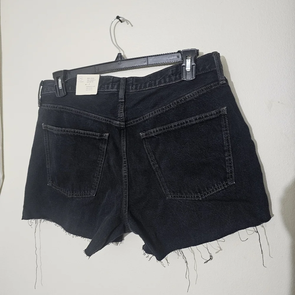 Universal Thread Women's Mid-Rise 90's Baggy Jean Shorts Black Wash Inseam 4